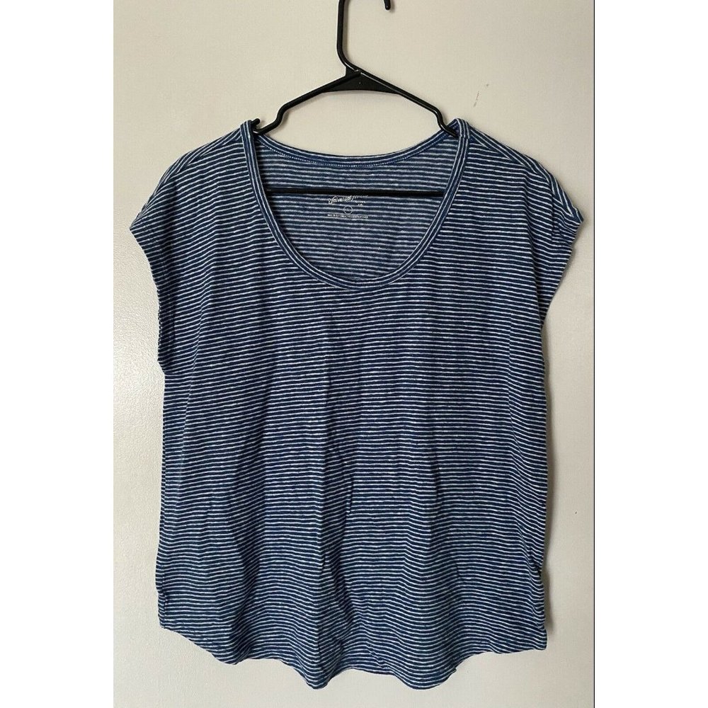 Universal Thread Womens Shirt Size Large Blue White Striped Short Sleeve